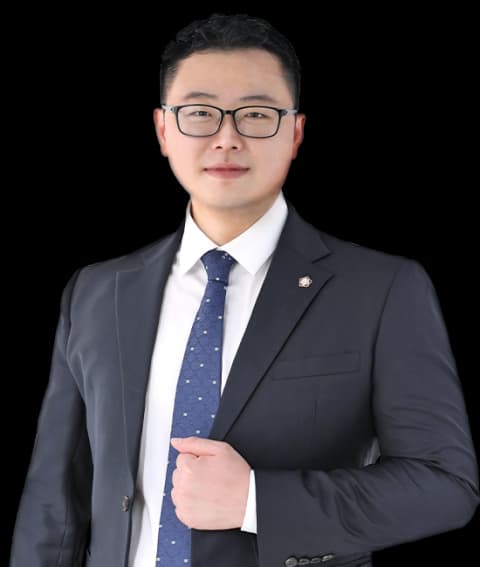 서초공중밀집장소추행변호사 undefined