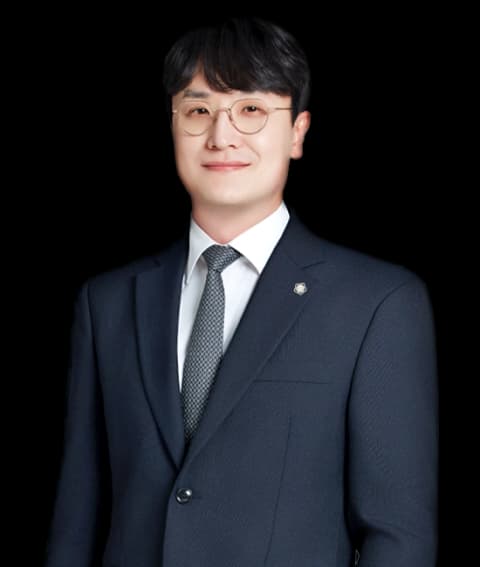 서초공중밀집장소추행변호사 undefined